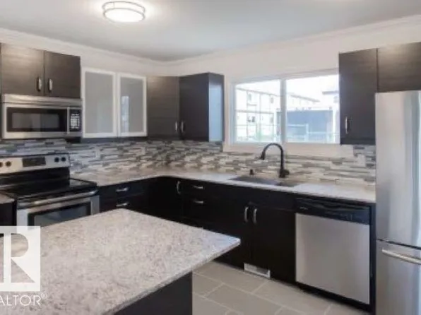 1270 Lakewood Rd W, Edmonton, AB T6K 3Y1