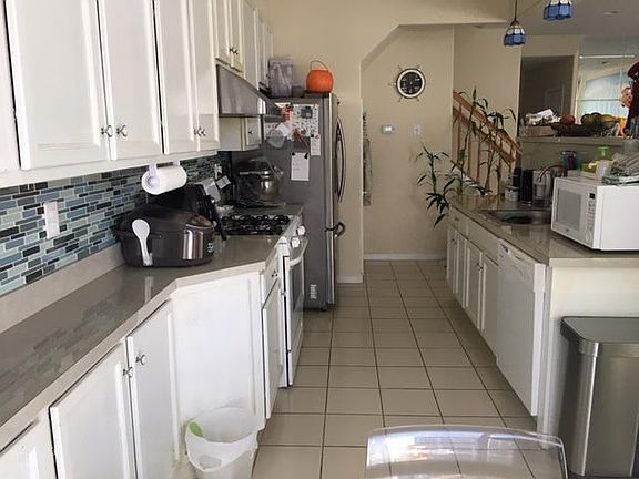 3rd image of 172 White Sands Way #1