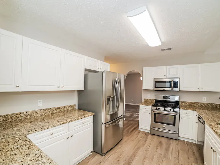 91 Christopher Dr — Photo 6