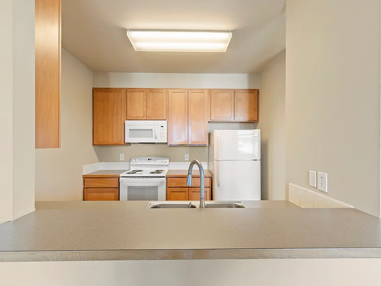Ashton Apartments — Photo 56