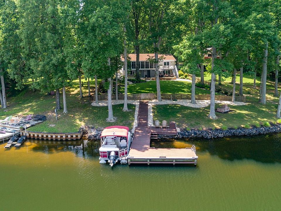 1st image of 280 Lake Caroline Dr