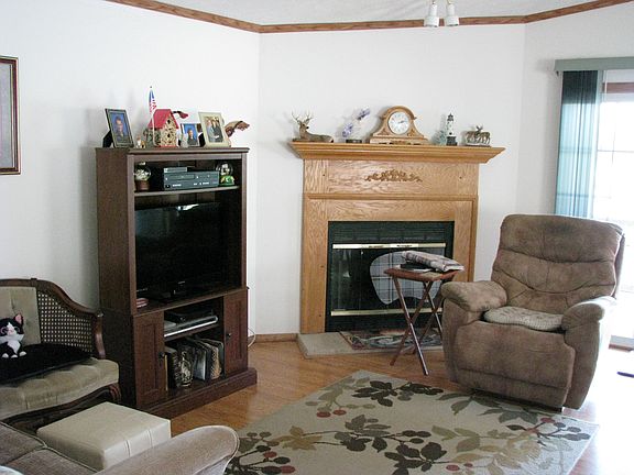 4th image of 152 Pine Lakes Dr W