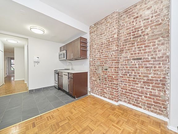 4th image of 333 W 43rd St APT 2B