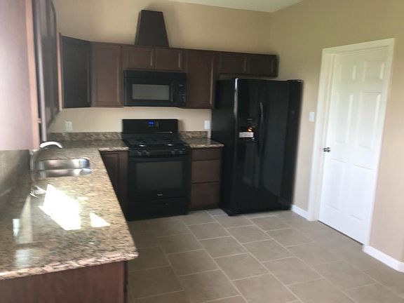 3rd image of 1409 N Avenue M