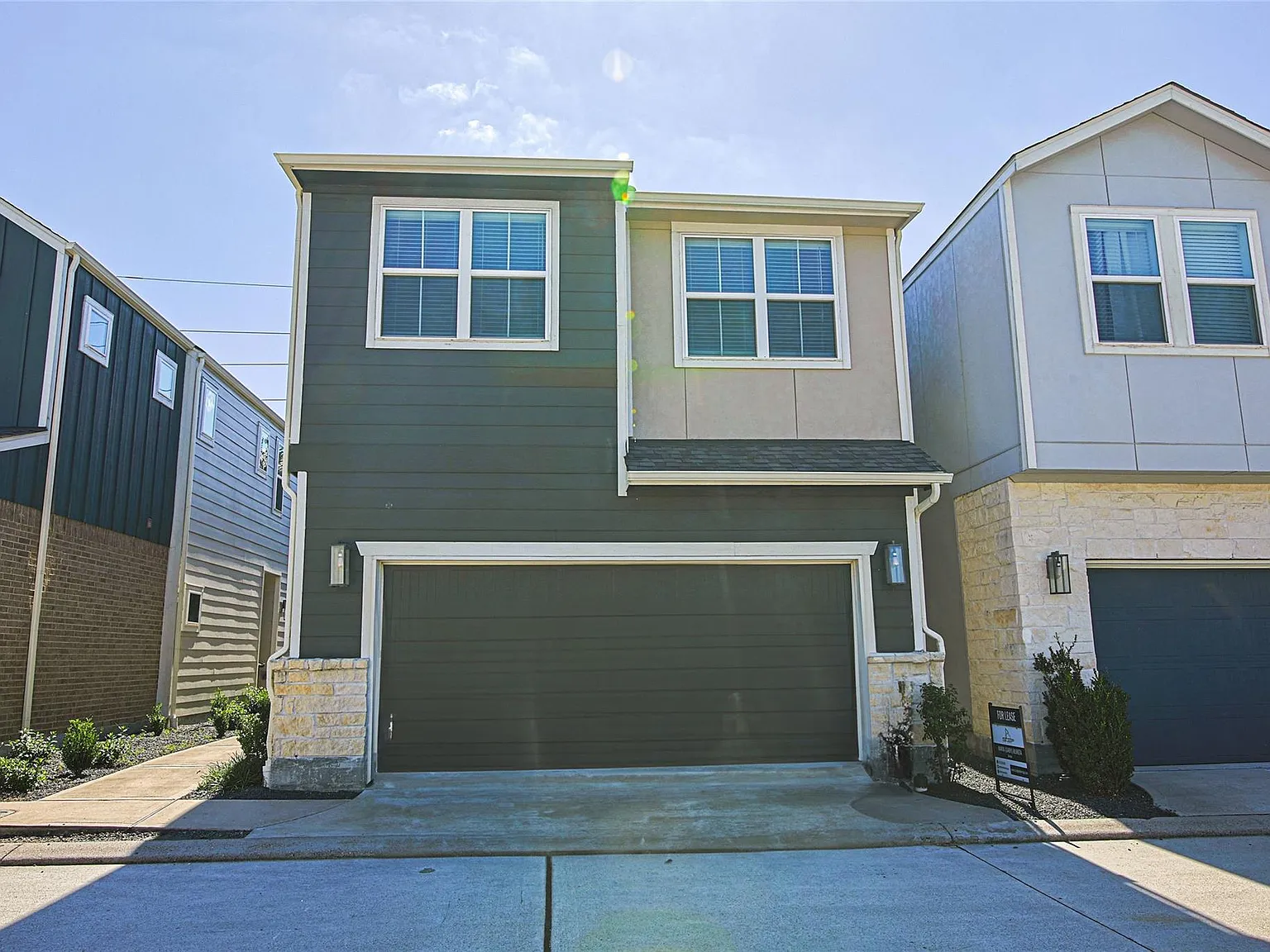3 bed, 2.5 bath, 1649 sqft, $2,350 — Photo 1