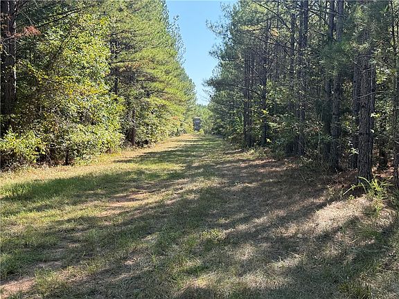 4th image of 90 Lewis Ln