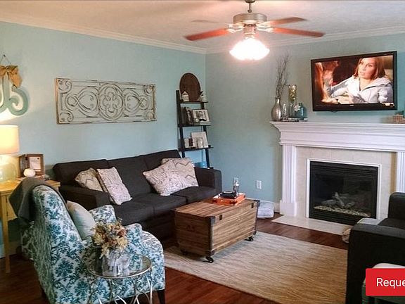 3rd image of 576 Colonial Hills Dr