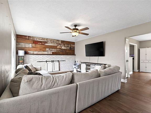 4th image of 3716 Wenzler Dr