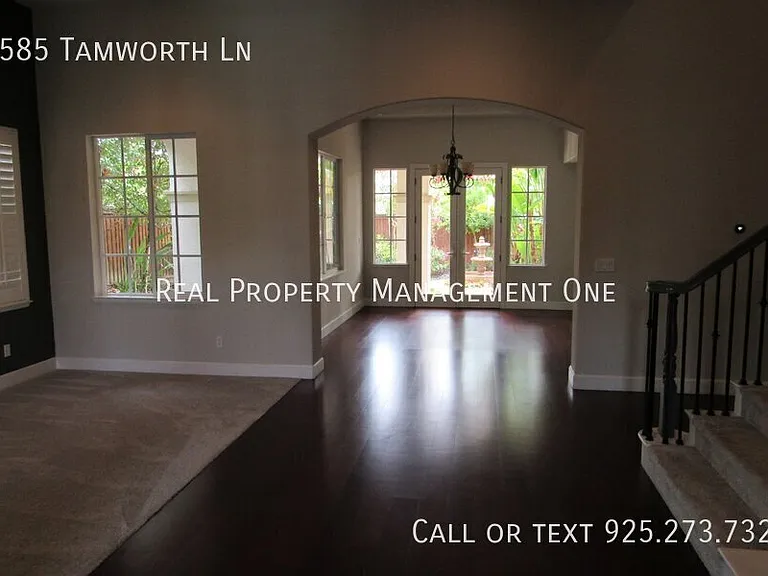 2585 Tamworth Ln — Photo 5