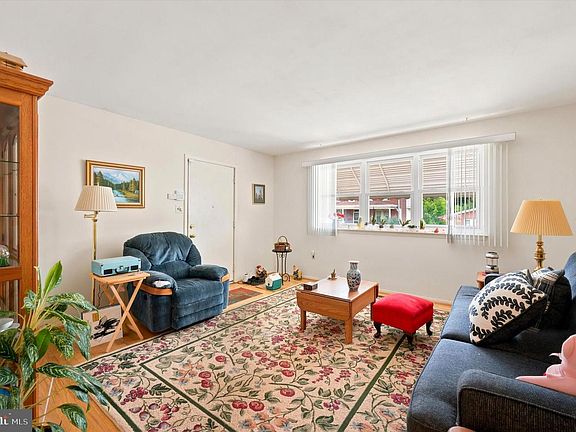 3rd image of 17 Loney St