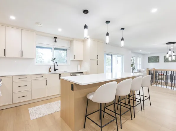 1830 126th St, Surrey, BC V4A 3P5