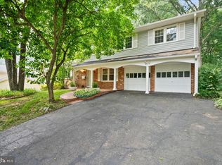 8104 Chivalry Rd, Annandale, VA 22003