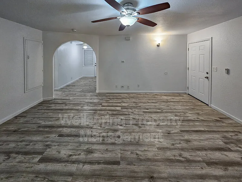 Building Photo - 117 S Silver Ridge St