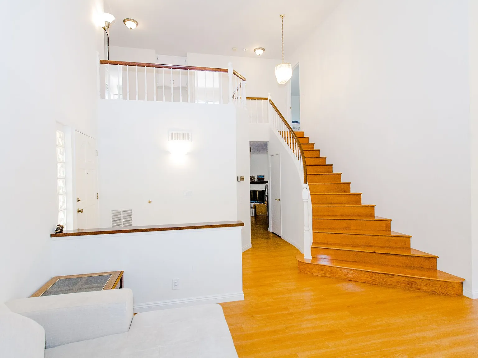 4 bed, 2.5 bath, 2265 sqft, $4,850 — Photo 2