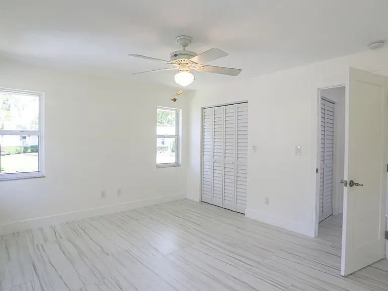 225 Georgetown Blvd — Photo 28