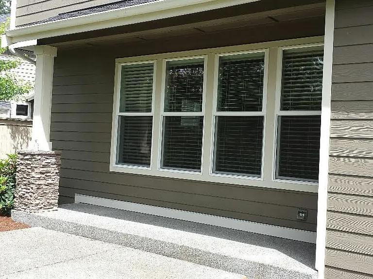 3905 Amelia Ct NE — Photo 2