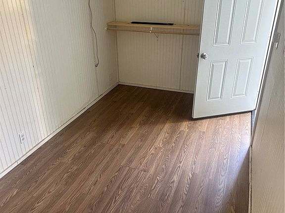 5th image of 16272 Emma Ln