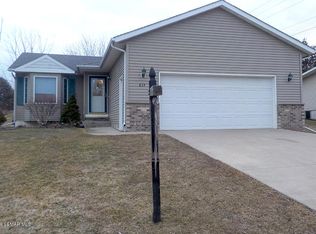 615 6th St NW, Plainview, MN 55964