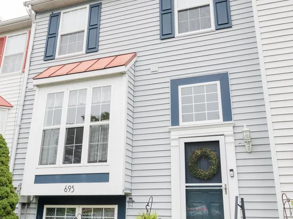 695 Boxwood Dr, Hampstead, MD 21074