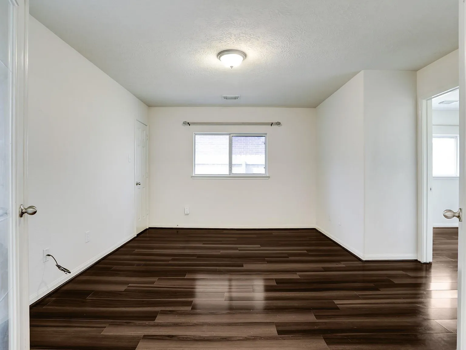 3 bed, 2.0 bath, 1872 sqft, $2,400 — Photo 2