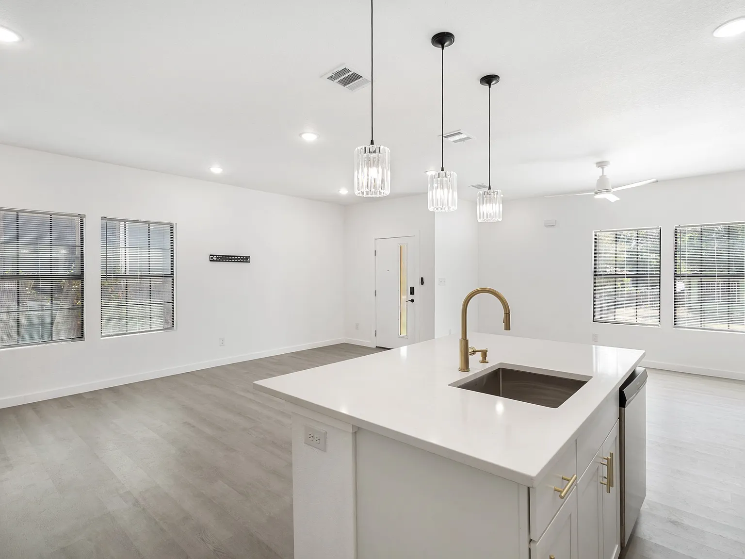 3 bed, 2.5 bath, 1570 sqft, $1,995 — Photo 2