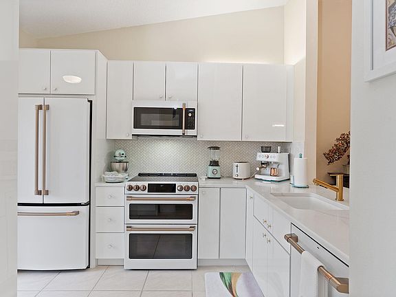 5th image of 1025 Green Pine Boulevard #D