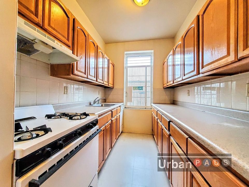 1st image of 907 Saint Johns Pl #D2