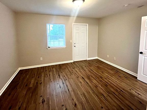3rd image of 2912D Creekview Ct #0