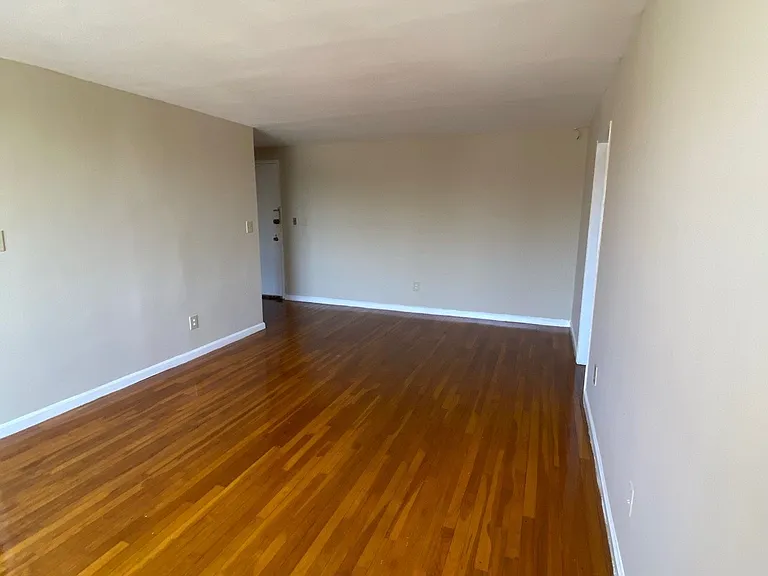 Martin Manor — Photo 9