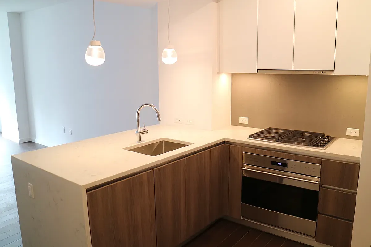 Building Photo - 591 3rd Ave #14A