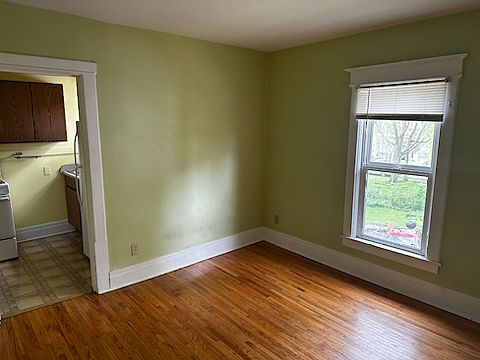 4th image of 402 College Ave Unit W