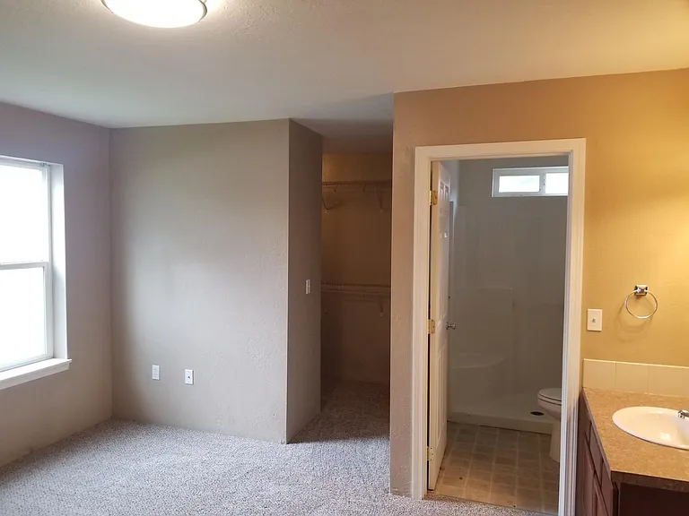 304 S David St — Photo 3