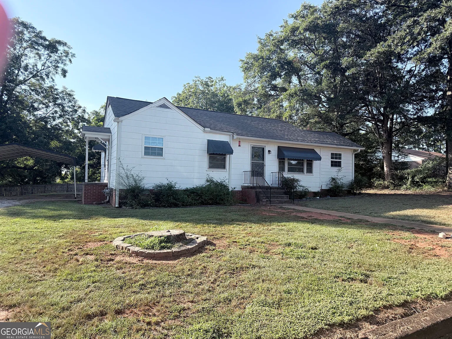 2 bed, 1.0 bath, 968 sqft, $1,350 — Photo 1