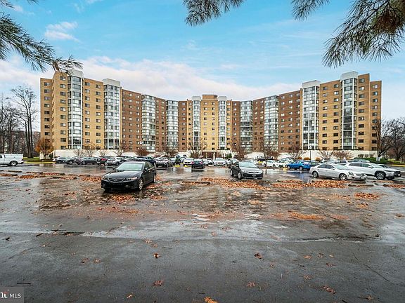 2nd image of 15100 Interlachen #Apt 4-521