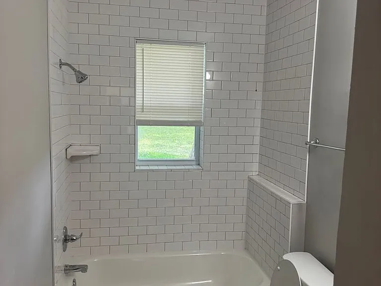1334 Parkland Rd — Photo 9