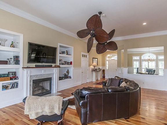 5th image of 1300 Wisteria Wall Dr