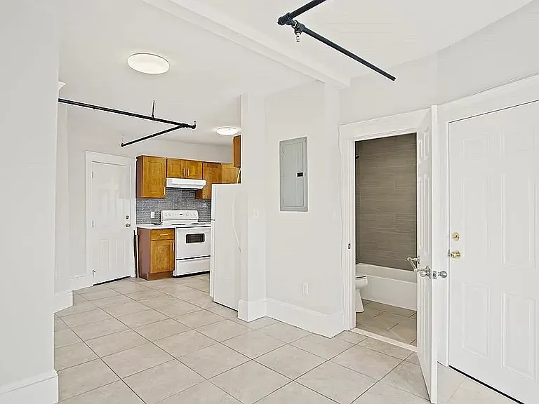 2 Walnut St #2