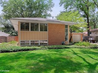 909 Emerald Dr, Naperville, IL