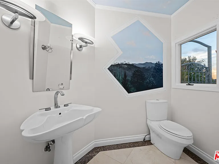 1121 Roberto Ln — Photo 21