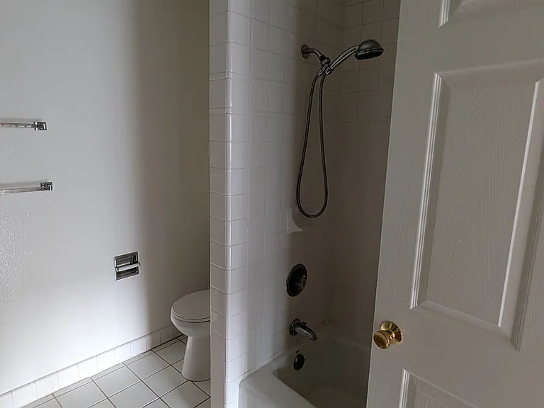 1708 E Glenoaks Blvd — Photo 6