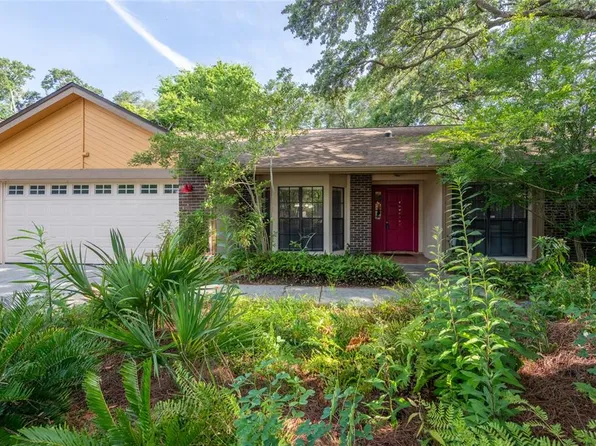 4215 Water Oaks Ln, Tampa, FL 33618