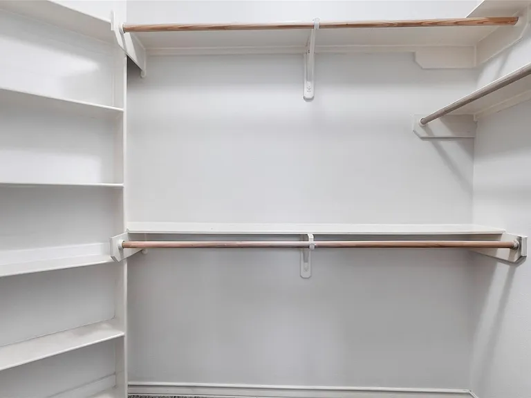 108 Harbour Town Cir — Photo 11