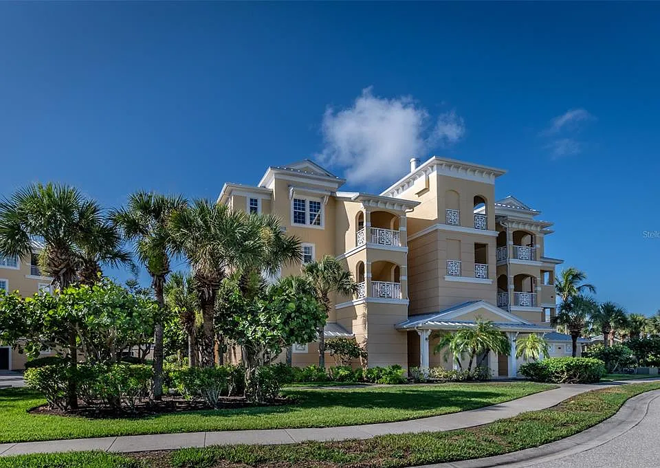 8581 Amberjack Cir #301