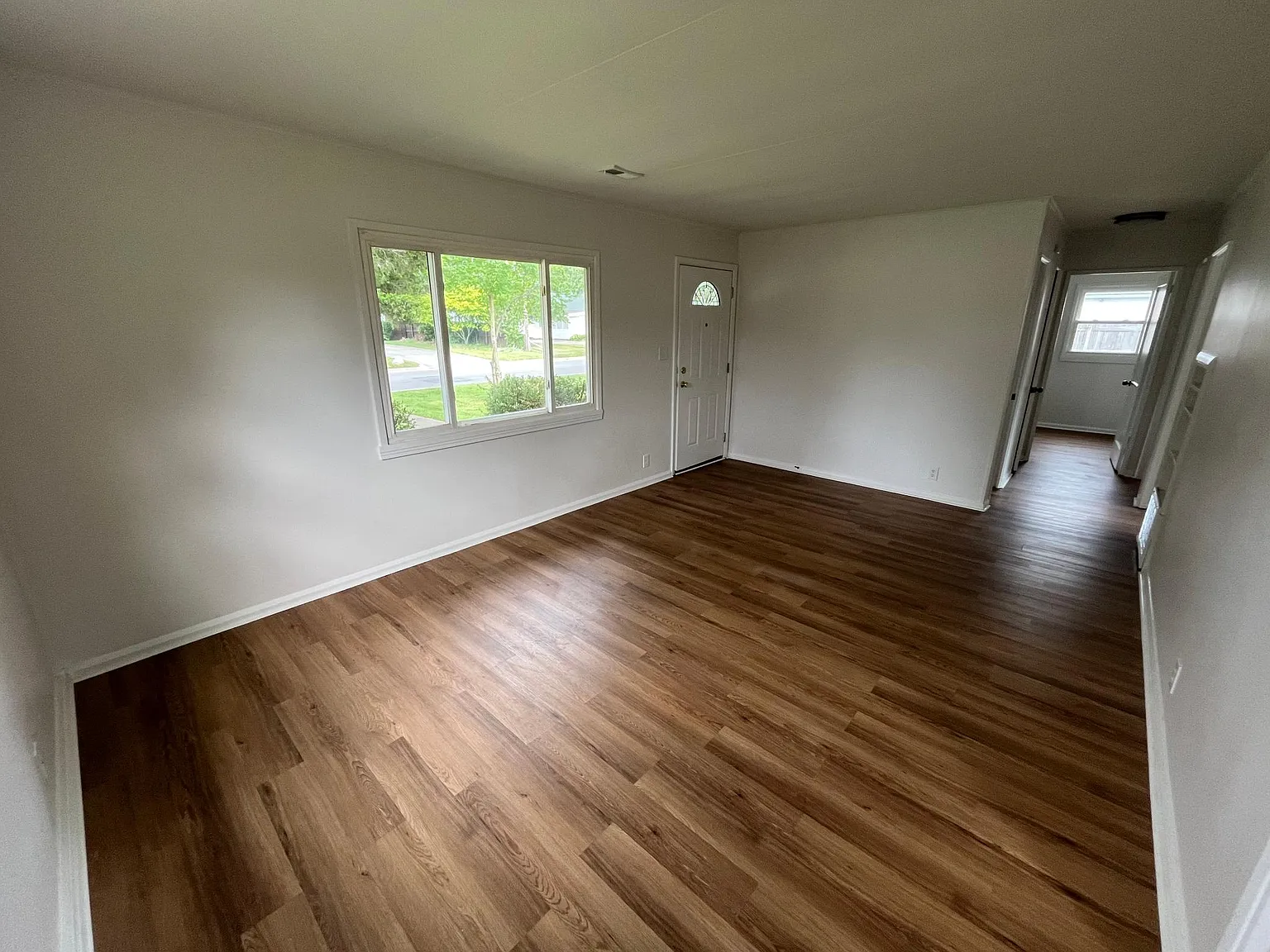 3 bed, 875 sqft, $1,700 — Photo 3