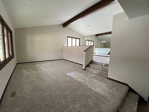 2nd image of 207 E Burr Oak Dr