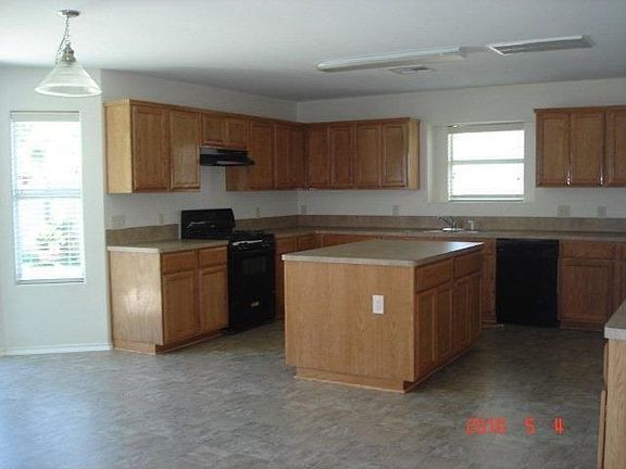 4th image of 1622 Trail Oaks Ct