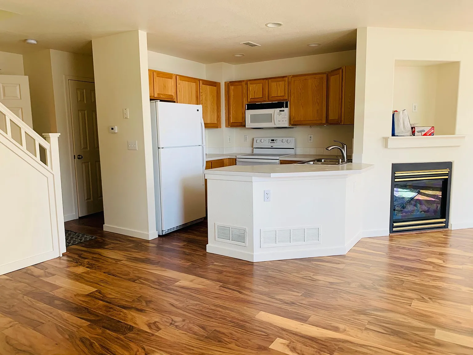 3 bed, 1800 sqft, $2,850 — Photo 3