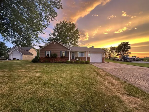 10857 N 300th St, Altamont, IL 62411