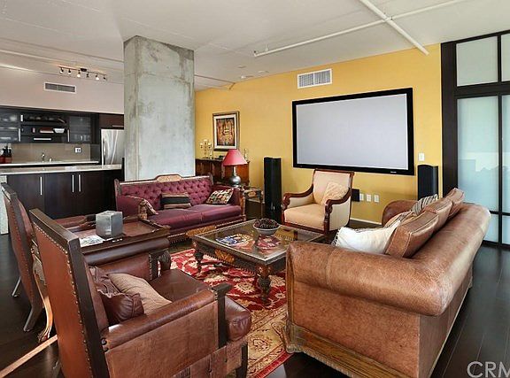 3rd image of 1100 S Hope St APT 902