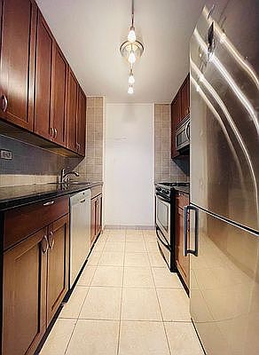 4th image of 275 W 96th St APT 7J